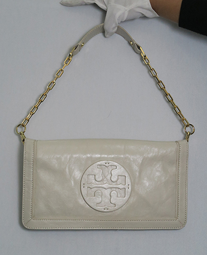 Suku Reva Clutch, front view